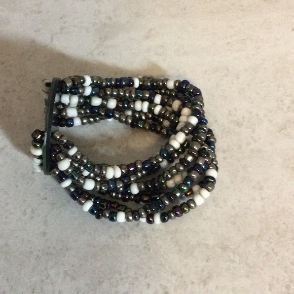 Multi strand bead stretch bracelet with abalone turtle faceplate - Picture 2 of 8